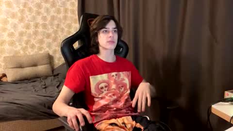 skinnyfitboi online show from April 27, 6:39 pm