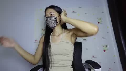 skinnythai4u online show from June 18, 8:25 am