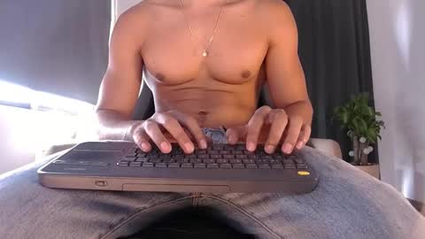 Liam Vokov online show from February 18, 1:40 pm