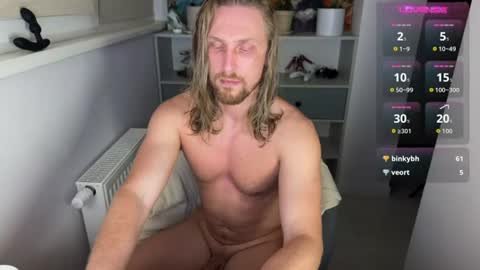sky_guy25 online show from June 22, 8:50 pm