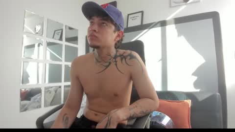 sky_wild online show from November 4, 8:30 pm