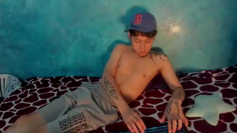 sky_wild online show from December 17, 1:00 am