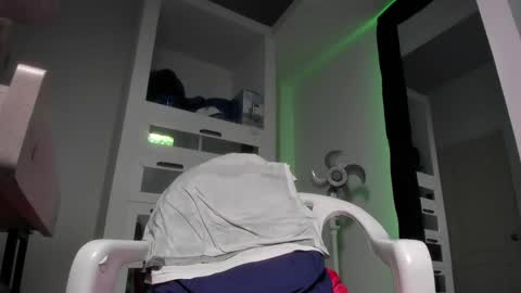 sky_wild online show from May 19, 9:21 pm