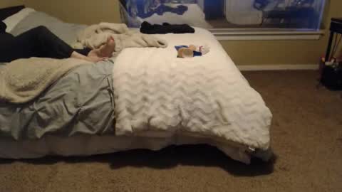 SKYLE   online show from February 4, 12:05 am