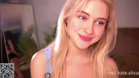 Skye online show from May 15, 10:17 pm