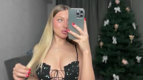 GARRY AND SOPHIA online show from November 30, 7:18 pm