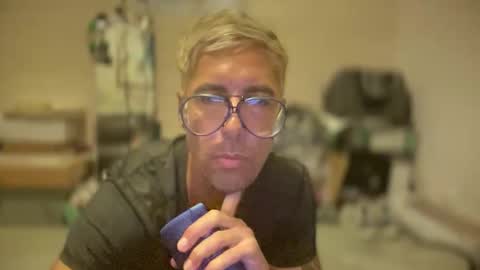 Snapshot of skyfly333 chatting on March 1, 3:03 pm IAN HARD online show from March 1, 3:03 pm