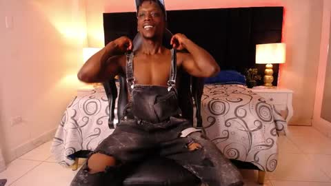 SKYLERBIGXXX online show from April 19, 4:12 am