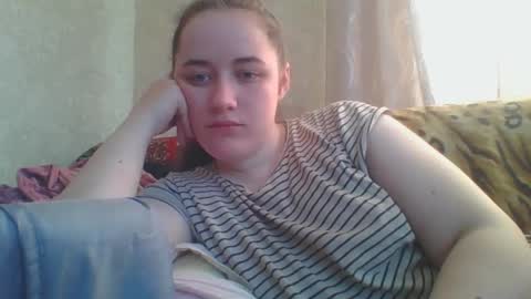 skyressie333 online show from March 22, 6:28 am