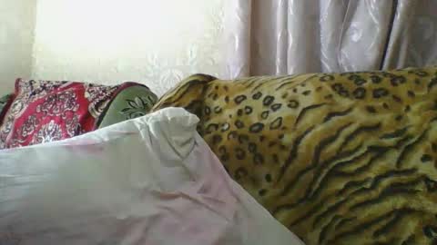 skyressie333 online show from April 16, 6:52 pm