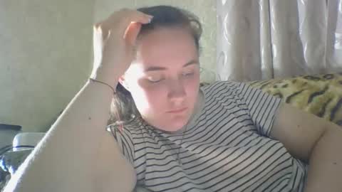 skyressie333 online show from June 1, 7:59 pm
