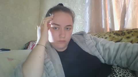 skyressie333 online show from June 3, 4:23 pm