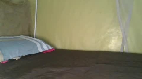 Snapshot of slim_girl01 chatting on June 27, 6:24 pm slim_girl01 online show from June 27, 6:24 pm