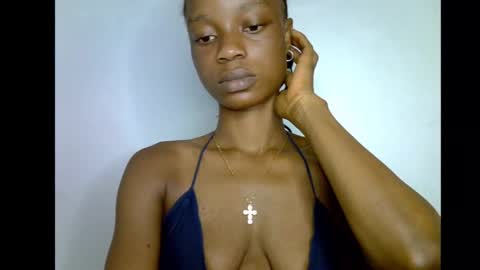 Snapshot of slim_petitqueen chatting on January 6, 7:23 am Alice online show from January 6, 7:23 am