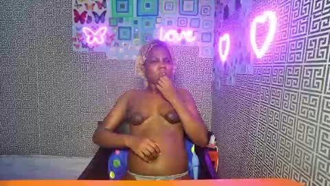 Snapshot of slimzyxdoll chatting on June 22, 12:45 am slimzyxdoll online show from June 22, 12:45 am