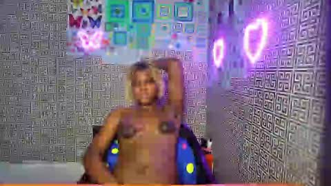 Snapshot of slimzyxdoll chatting on July 13, 9:28 pm slimzyxdoll online show from July 13, 9:28 pm
