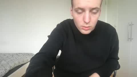 sluttystudent22 online show from April 17, 1:25 pm