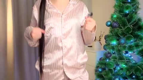 Lily online show from January 6, 1:04 pm