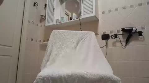 smallone8825 online show from December 21, 7:37 am