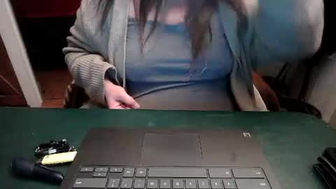 Snapshot of smalltowntrouble chatting on March 4, 3:34 am smalltowntrouble online show from March 4, 3:34 am