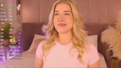 Snapshot of smiley_mia_ chatting on June 16, 4:31 pm Mia online show from June 16, 4:31 pm