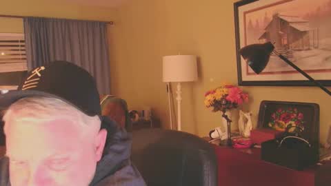 Snapshot of smokymountanman chatting on December 5, 2:31 am smokymountanman online show from December 5, 2:31 am