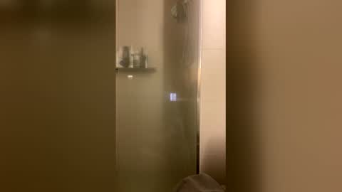 Snapshot of smoothcock93uk chatting on April 13, 9:26 am Loverboy93 online show from April 13, 9:26 am