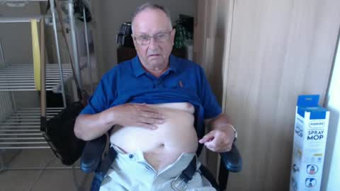 Snapshot of smoothmutton chatting on July 12, 2:41 pm smoothmutton online show from July 12, 2:41 pm