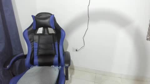 snakeguy08 online show from August 5, 7:44 am