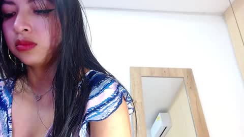 Snapshot of sneakyy_fantasy chatting on December 14, 6:02 am Hellen online show from December 14, 6:02 am