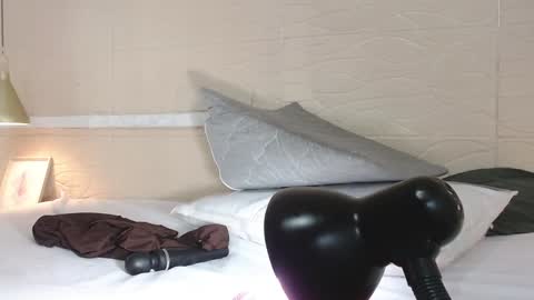 Snapshot of sneakyy_fantasy chatting on January 16, 9:48 am Hellen online show from January 16, 9:48 am