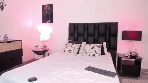 Snapshot of snooky_clintonn chatting on February 21, 8:18 am Snooky clintonn online show from February 21, 8:18 am