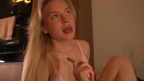 Candice Snow online show from March 26, 4:56 pm