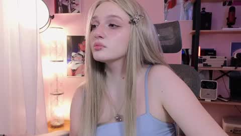 Snapshot of snowflakeskitty chatting on May 8, 5:35 am Ellie online show from May 8, 5:35 am
