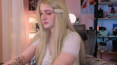 Snapshot of snowflakeskitty chatting on June 5, 5:36 am Ellie online show from June 5, 5:36 am