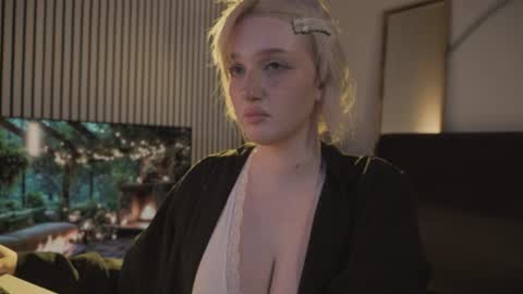 Ellie online show from June 21, 5:32 am