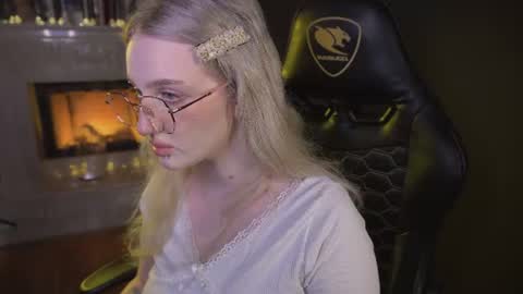 Ellie online show from August 2, 5:39 am