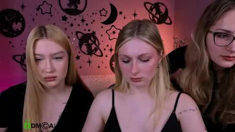 Snapshot of so_hot_rosalie chatting on May 12, 7:22 pm so_hot_rosalie online show from May 12, 7:22 pm