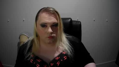 Pink  Pretty online show from June 1, 5:20 am