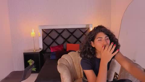 Snapshot of soffiene chatting on February 28, 4:13 am yoki online show from February 28, 4:13 am