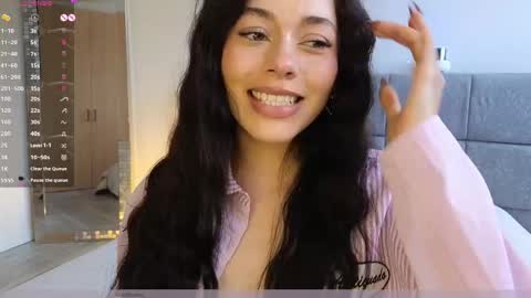 IG Soffimoon   I THANK YOU FOR LEAVING YOUR FOLLOW online show from May 19, 8:37 pm