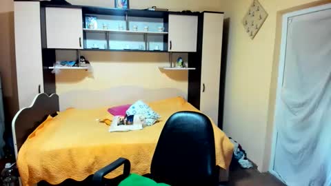 Snapshot of soffy_skye chatting on June 5, 6:52 am Soffy online show from June 5, 6:52 am