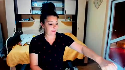 Snapshot of soffy_skye chatting on June 17, 5:10 am Soffy online show from June 17, 5:10 am