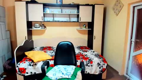 Snapshot of soffy_skye chatting on June 26, 5:23 am Soffy online show from June 26, 5:23 am