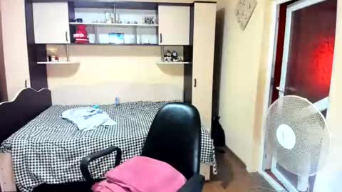 Snapshot of soffy_skye chatting on July 16, 5:57 am Soffy online show from July 16, 5:57 am