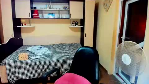 Snapshot of soffy_skye chatting on July 17, 5:03 am Soffy online show from July 17, 5:03 am