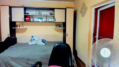 Snapshot of soffy_skye chatting on July 18, 5:44 am Soffy online show from July 18, 5:44 am