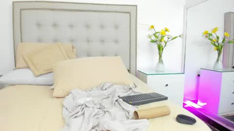 sofhyalove online show from April 19, 6:10 pm