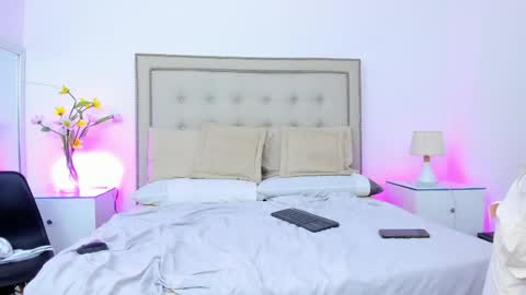sofhyalove online show from May 31, 1:40 pm