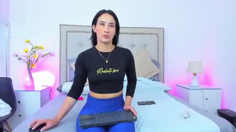 sofhyalove online show from June 10, 8:30 pm